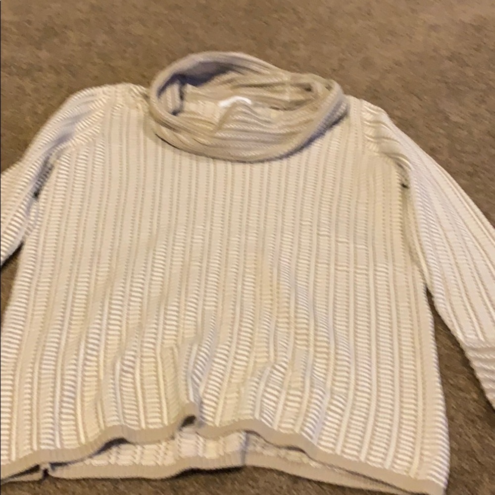 🔴 Calvin Klein Sweater size L. 5 for $25